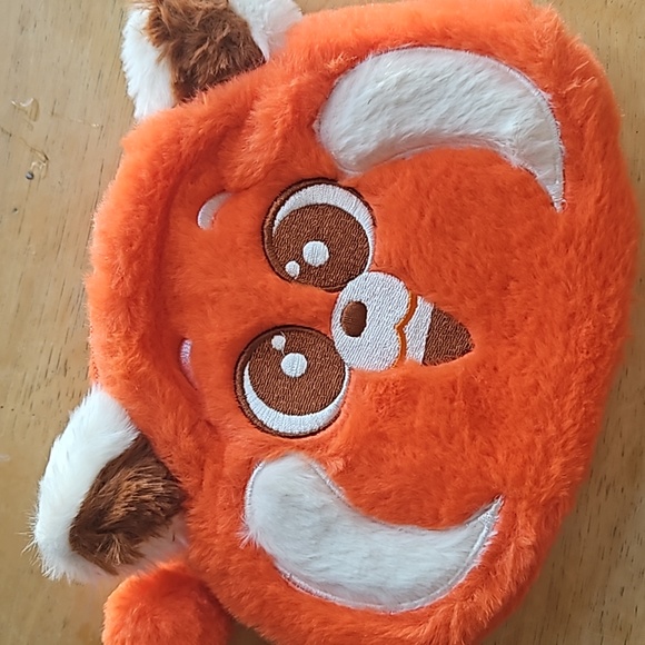 TURNING RED COSMETIC CASE - Picture 3 of 12